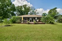 Stylish Sebring House – Across from Lake Jackson & Close to the Downtown Circle