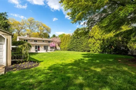 Elegance @ Huntington | Spacious Family Apt | Yard