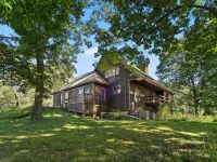 Ipswich Riverfront Lodge / Horse Friendly Barn+Paddocks / Kayak+Canoe/ Sleeps 10 Hotels in Ipswich