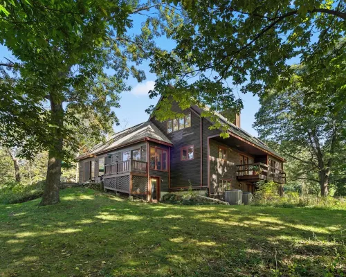 Ipswich Riverfront Lodge / Horse Friendly Barn+Paddocks / Kayak+Canoe/ Sleeps 10 Hotels in Ipswich