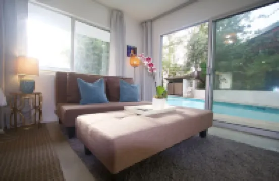 Private 5 Star Oasis with Pool/Spa - Close to Action - Tropical Modern Studio