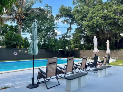 CocoMango Villa Miami Hotels near Sandspur Island