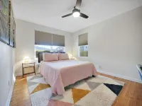 Little Palm Bungalow close to downtown and the beach