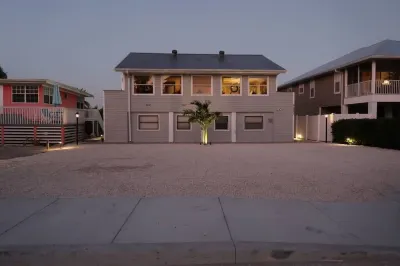 2 Separate Units! 200Ft From The Beach! 16 Guests! Hotels near Leanis