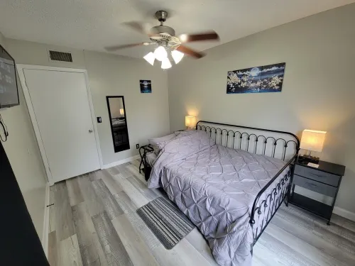 Peaceful Hideaway -5mins to base, Outdoor Pool, W+D, 3/2