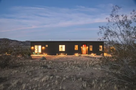 San Junipero - Enjoy the views from the Mod Pool!