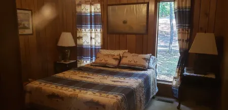 Lake house on 14 acre stocked lake. fish, boat, or just relax. your on lake time Отели в г. Хардимэн