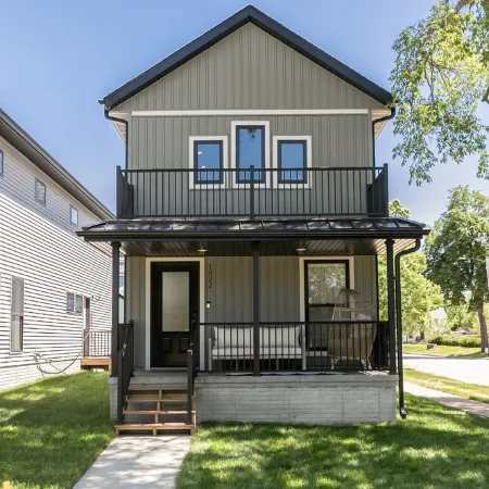 Burnett Cottage OG Cedar Rapids Downtown