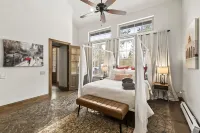 Flagstaff Retreat w/Mountain Views: Fire Pit, Hot tub, Fireplace, Near Snowbowl