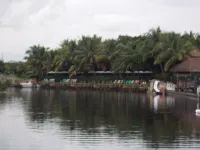 Unique and Charming--Waterfront Studio Cottage - Queen bed & Dock