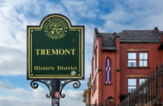Tremont  1BR  Pet Friendly, Private w/dedicated workspace and soaking tub!