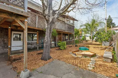 Charming Spacious Victorian Garden Oasis in the heart of Marin, Gate, Deck, BBQ