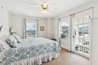 Large Home w Parking Steps to Beach, Boardwalk, Concerts & Festivals Hotel in zona Jolly Roger Amusement Park