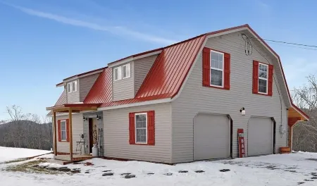 Converted barn with great views, hottub, pool table, shuffleboard & firepit.
