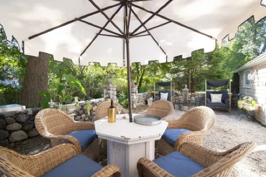 Historical New England coastal holiday home-2 min. from Ocean Beach