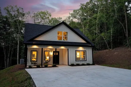 Oakmoss Cottage- New Hottub - Office - Local Wineries - Pet friendly - Dahlonega Hotel a Lumpkin County
