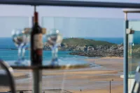 Ocean 1  Apartment Overlooking Fistral Beach - Apartemen
