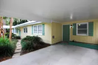 Bike to Beach, Pier & Hotspots! Fenced Yard, Geat Location!