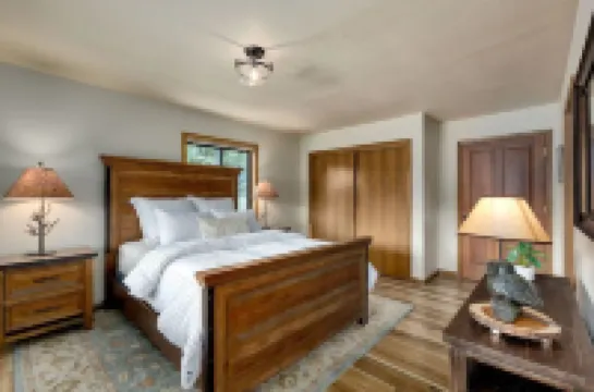 THE HAWK'S NEST RETREAT - A Stunning Family and Corporate Retreat