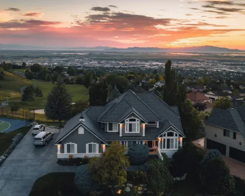 Sunset Views! Indoor Sport Court, Pool table, Golf Course, 12 min to downtown Hotels in Bountiful