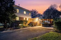 Luxury Spacious Alexandria Home Minutes to Washington D.C.