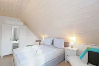 Fräulein Meer - Your vacation home on Rügen: Family vacation for 6 p. + 2 toddlers Hotels in Altefahr
