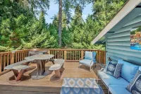 Modern Log house! Private Pool! Spa! Close to town