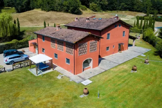 Stunning villa,Saltwaterpool,Sauna,Wi-Fi,fenced garden,table tennis,BBQ,sleep 16