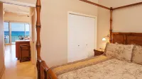 Luxury OCEAN FRONT Truly 5 Star with A/C, 20' From The Water At Pikake. No fees