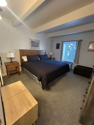 Unbeatable Location; Walk to Lift/Town/Trails; Heated Boot Dryer Hotels in Warriors Mark