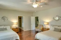 5-Acre Nature Retreat In The Heart Of San Antonio with Pickleball and Tennis Hotels in Northwest San Antonio