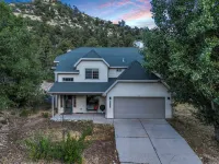 Zion Luxe Family Escape: HotTub, Games, Sleeps 14
