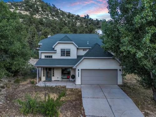 Zion Luxe Family Escape: HotTub, Games, Sleeps 14