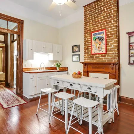 Large Shotgun Double In Perfect Uptown Location Отели рядом с достопримечательностью «Одубон Парк»