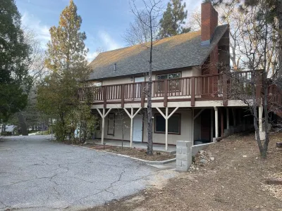 Cabin at the Lake - Family Time - Wraparound Deck- Fireplaces, Pool Table, more Hotels near Lake Arrowhead Branch Library