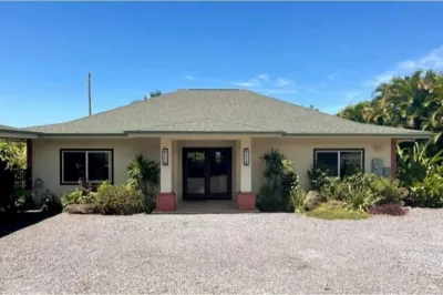 NEW! 3/BR Coffee Estate with Hot Tub and Ocean View in Kona town