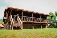 'Sweet Life'  *Log Cabin on Cosby Creek with Wifi No contact check in