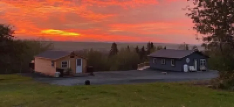 Beautiful Cabin Sleeps 4(up to 6) w/direct access to snowmobile and ATV trails!