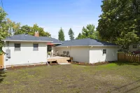 Timeless Comfort: Unwind in Our Remodeled 3 bedroom Retreat