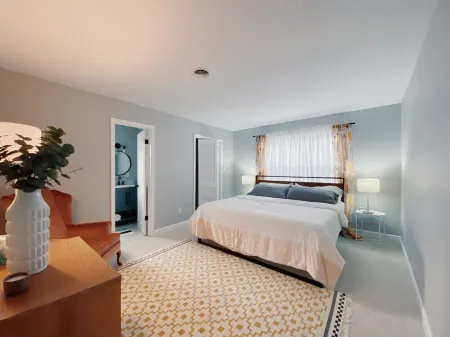 Beautiful Three Bedroom one story house on quiet street Отели в г. Дамбартон