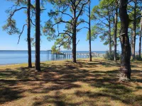 Hideaway Beach Cottage on waterfront with amazing views.
