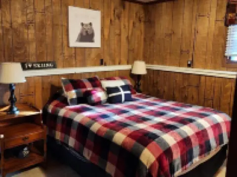 Cozy 3Br Ski-Chalet Style Retreat w/ Sauna + Fireplace— Outdoor Adventure Base