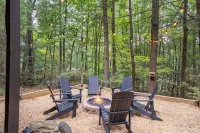 Fall Getaway to the Mountains of Blue Ridge, GA- with a Hot Tub and Fire Pit Hotels in der Nähe von Delphi University