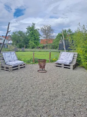 Fully equipped vacation home with large garden-just 7 minutes from the lake