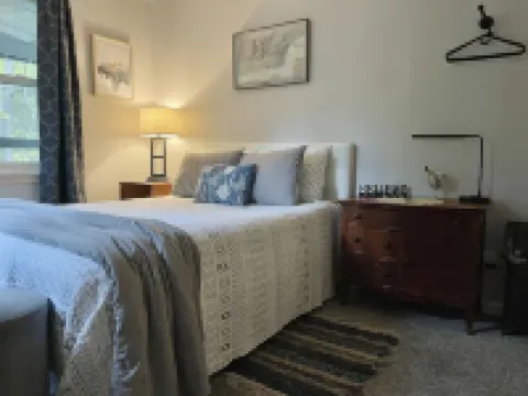 Creekside Cottage Near Nashville- Pet Friendly!