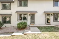 ❀ Stunning ❀ Townhouse with A/C! Sleeps 5 People