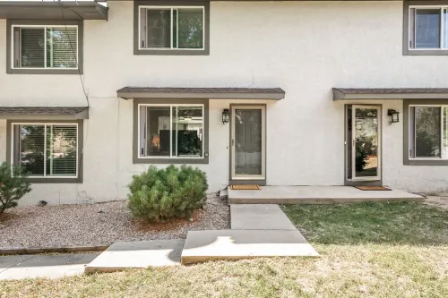 ❀ Stunning ❀ Townhouse with A/C! Sleeps 5 People