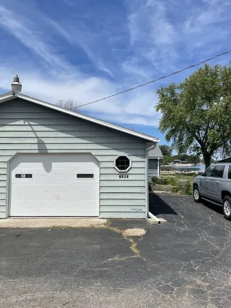 Fishing right out your Door Little Sturgeon Bay. Home with garage🎣 fire Pit/wood