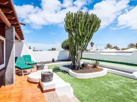 OPPORTUNITY! Stunning exclusive Villa next to the sea
