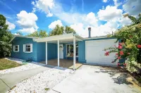 Lovely Private Heated Pool Home Отели рядом с достопримечательностью «Пинеллас Байк Трейл»